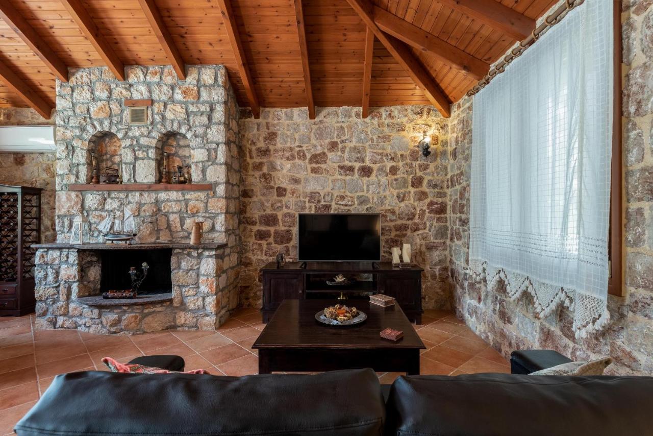 Filerolia Stone House *